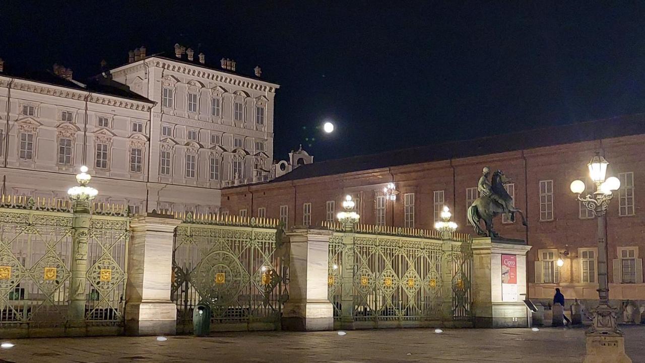 Lucrece Holiday Apartment Turin Bagian luar foto